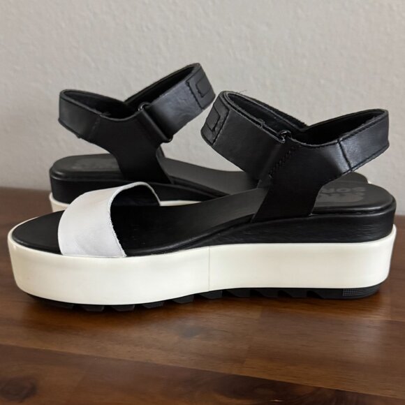 Sorel - CAMERON™ Flatform Women's Wedge Sandal in Black and White - Picture 4 of 9